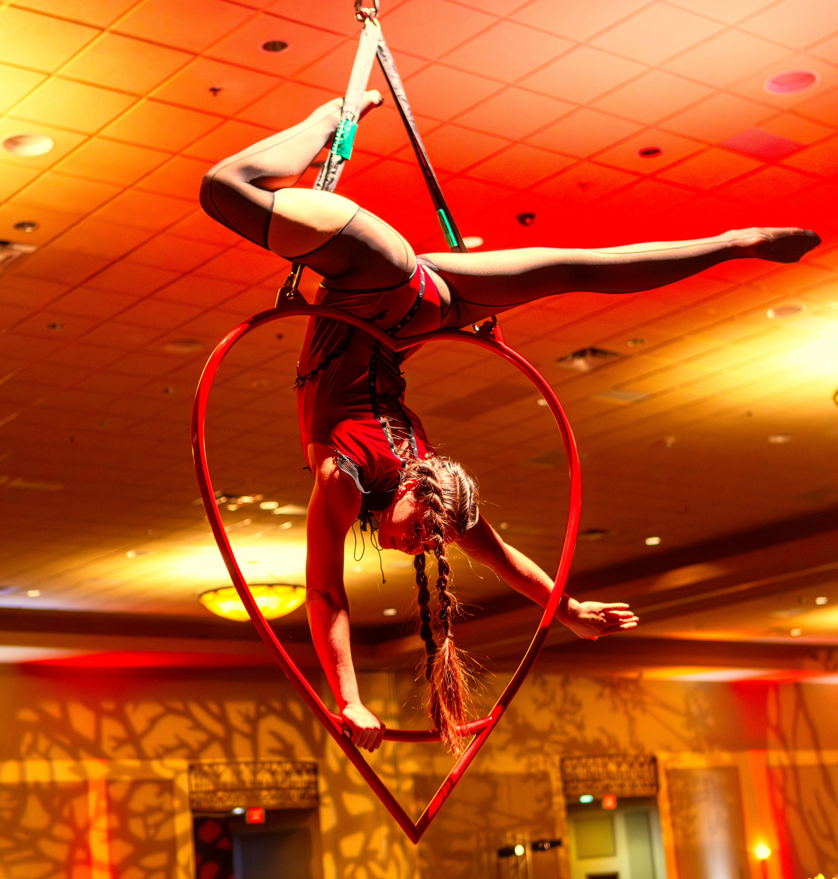 Red Queen narrative dinner show performance telling Alice's story entirely from the Red Queen's perspective, 1-hour immersive production
